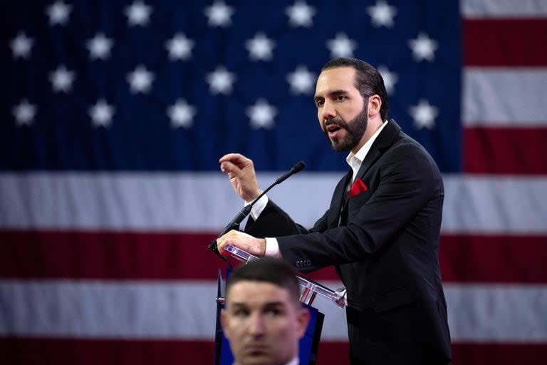 El presidente de El Salvador, Nayib Bukele, habla durante la Conferencia Anual de Acción Política Conservadora en National Harbor, Maryland, el 22 de febrero de 2024.