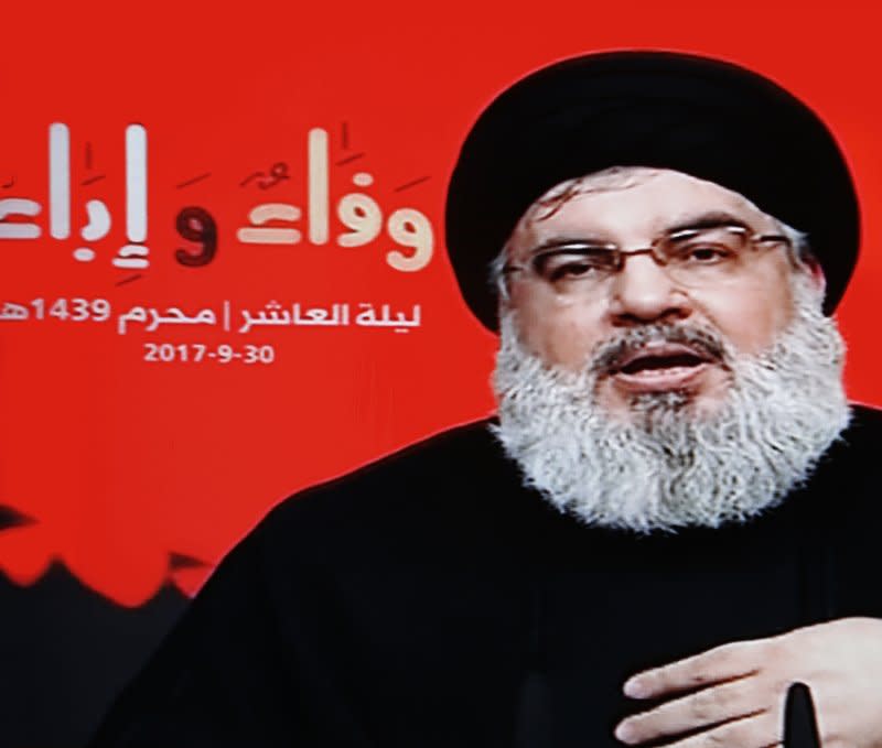 ألقى زعيم حزب الله حسن نصر الله خطابا طال انتظاره عبر رابط فيديو في لبنان يوم الجمعة، حيث لم يصل إلى حد الدعوة إلى حرب شاملة ضد إسرائيل.  الصورة من المنار/EPA-EFE