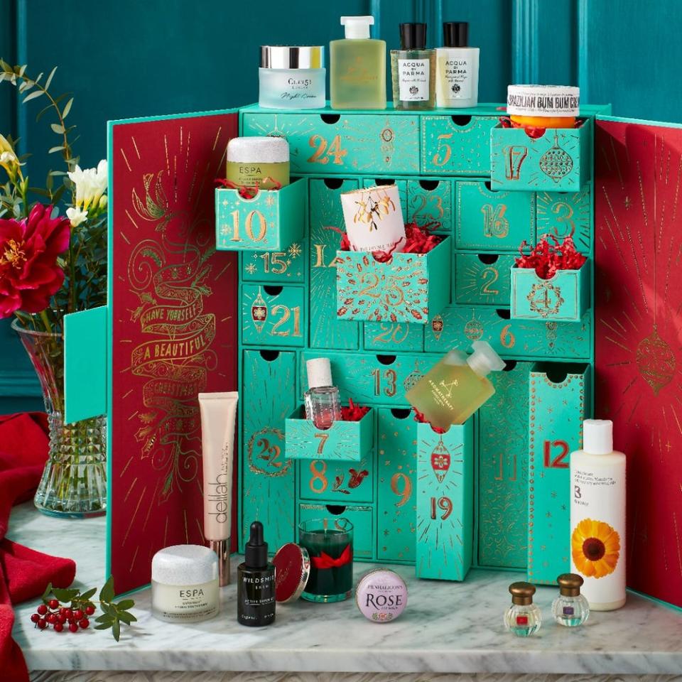 Fortnum & Mason's 2022 advent calendar is filled with over £800 worth of products. (Fortnum & Mason)