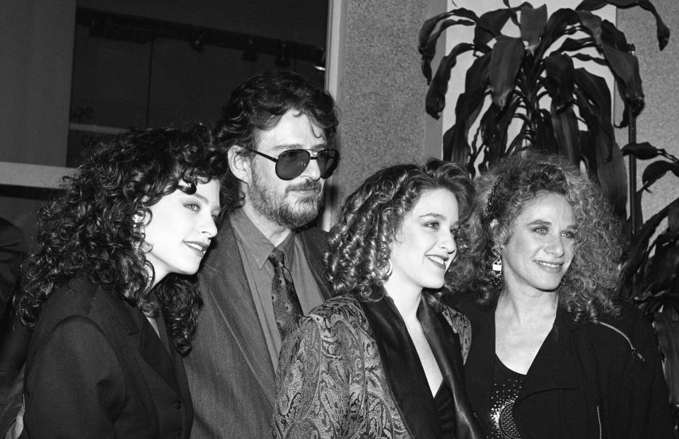 Gerry Goffin (second left) and Carole King (far right) pose with their daughters Louise Goffin (far left) and Sherry Goffin Kondor in 1988. (Photo: Donna Santisi/Redferns)