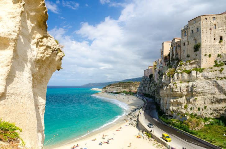 <p>La <strong>Calabria</strong>, con Tropea in testa, è consigliata per via del fatto che all’estero è poco conosciuta. Non meno bella, chiaramente! (Getty) </p>