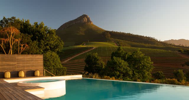 An infinity pool and jacuzzi in the Cape Winelands.