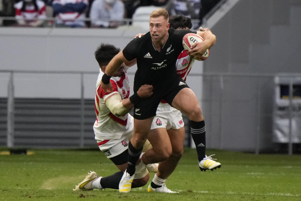 New Zealand's Braydon Ennor attempts to break. Tackle during the rugby international between the All Blacks and Japan at the National Stadium in Tokyo, Japan, Saturday, Oct. 29, 2022. (AP Photo/Shuji Kajiyama)