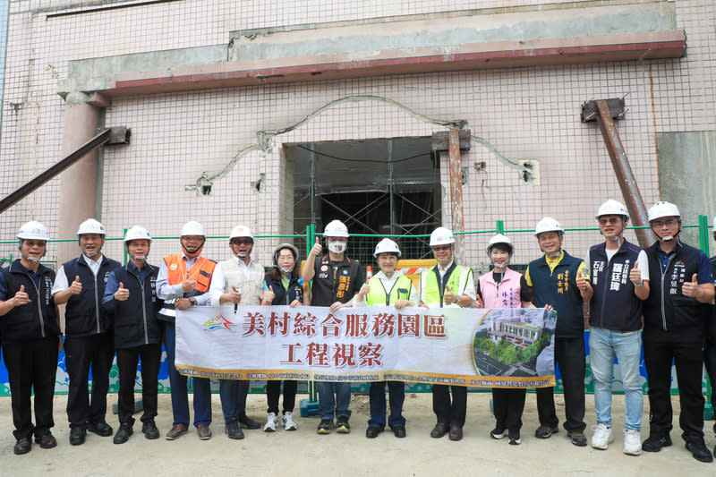 盧秀燕視察美村綜合服務園區工程進度 台中市原美軍俱樂部規劃為「美村綜合服務園區」， 市長盧秀燕（右6）前往視察，了解工程進度。 （台中市政府提供） 中央社記者郝雪卿傳真  113年5月8日 