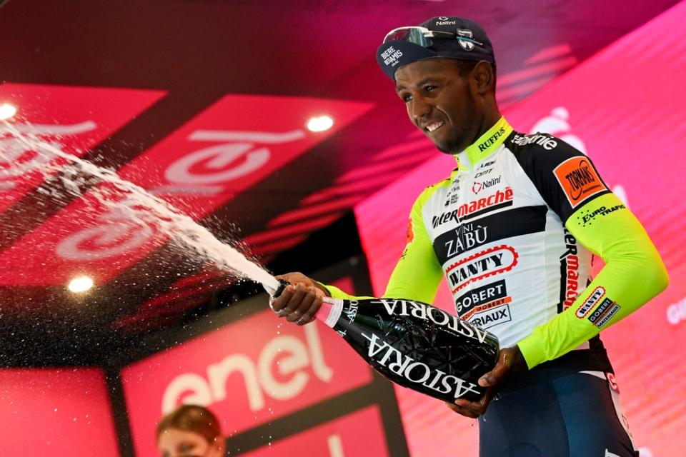 Biniam Girmay celebrates winning the 10th stage of the Giro D’Italia (Massimo Paolone/LaPresse via AP) (AP)