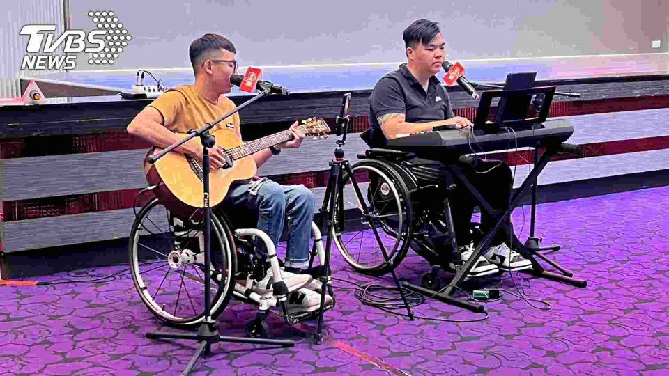《TVBS信望愛永續基金會》新聞用圖-脊髓損傷社福基金會帶來溫馨音樂演出。(圖/TVBS提供)