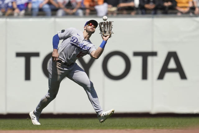 Kershaw leaves with low back pain, Dodgers sweep Giants 5-3 - Seattle Sports