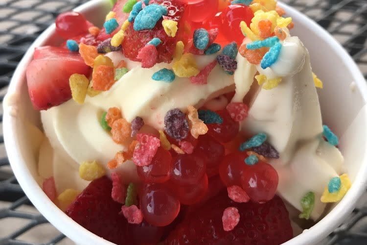 <b>photo: tina m./<a href="https://www.yelp.com/biz_photos/yogurtland-bakersfield?utm_campaign=8e77de6a-876d-4e6c-a82e-f5d44d4e5df6%2C6224ba45-cfed-4dc9-843c-0a07b6ea6474&utm_medium=81024472-a80c-4266-a0e5-a3bf8775daa7" rel="nofollow noopener" target="_blank" data-ylk="slk:yelp;elm:context_link;itc:0;sec:content-canvas" class="link ">yelp</a></b>