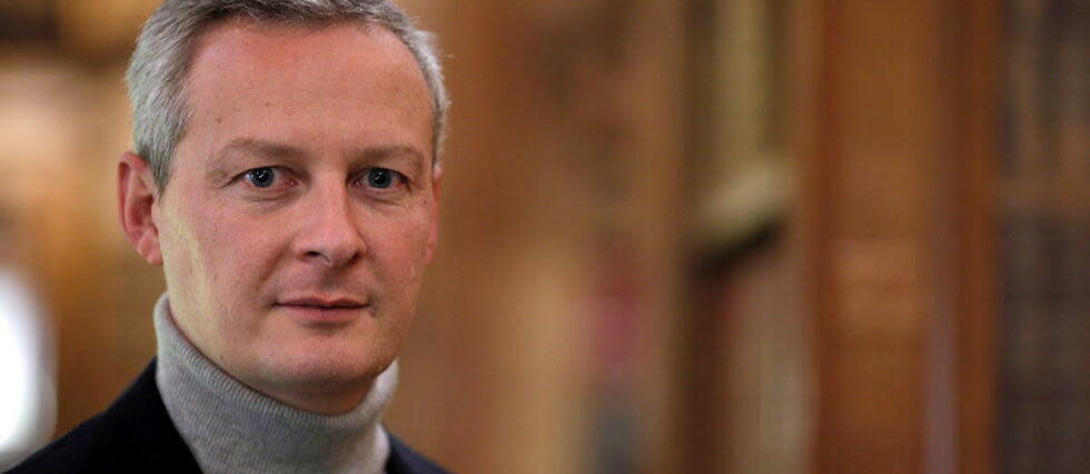 Bruno Le Maire va ressortir le col roulé.  - Credit:KENZO TRIBOUILLARD / AFP