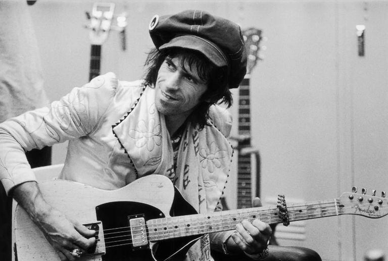 Keith Richards absorbió la influencia del blues, el rhythm and blues y el rock and roll de los años 50 para consolidar un sonido propio que se convertiría en la esencia de los Rolling Stones y en la mayor influencia de todos los guitarristas de rock 