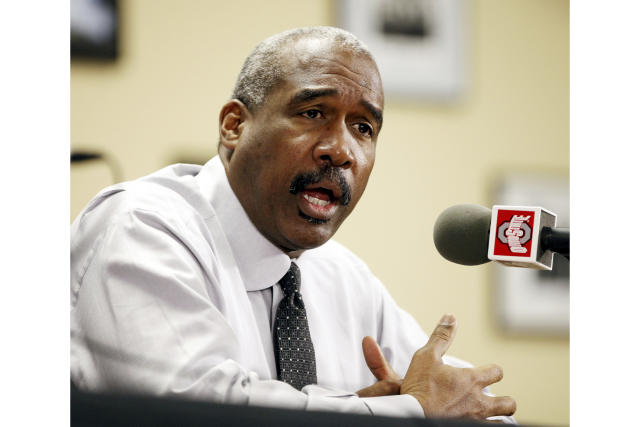 Ohio State athletic director Gene Smith says he'll retire in July 2024 -  Sent-trib