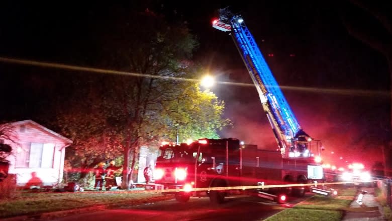 Fire engulfs house in Winnipeg's Elmwood neighbourhood