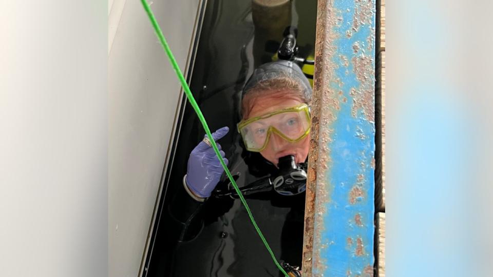 <div>Recovery scuba diver Lisa Eick with an heirloom ring she found for a client at Safe Harbor Jefferson Beach Marina.</div> <strong>(Provided by Lisa Eick)</strong>