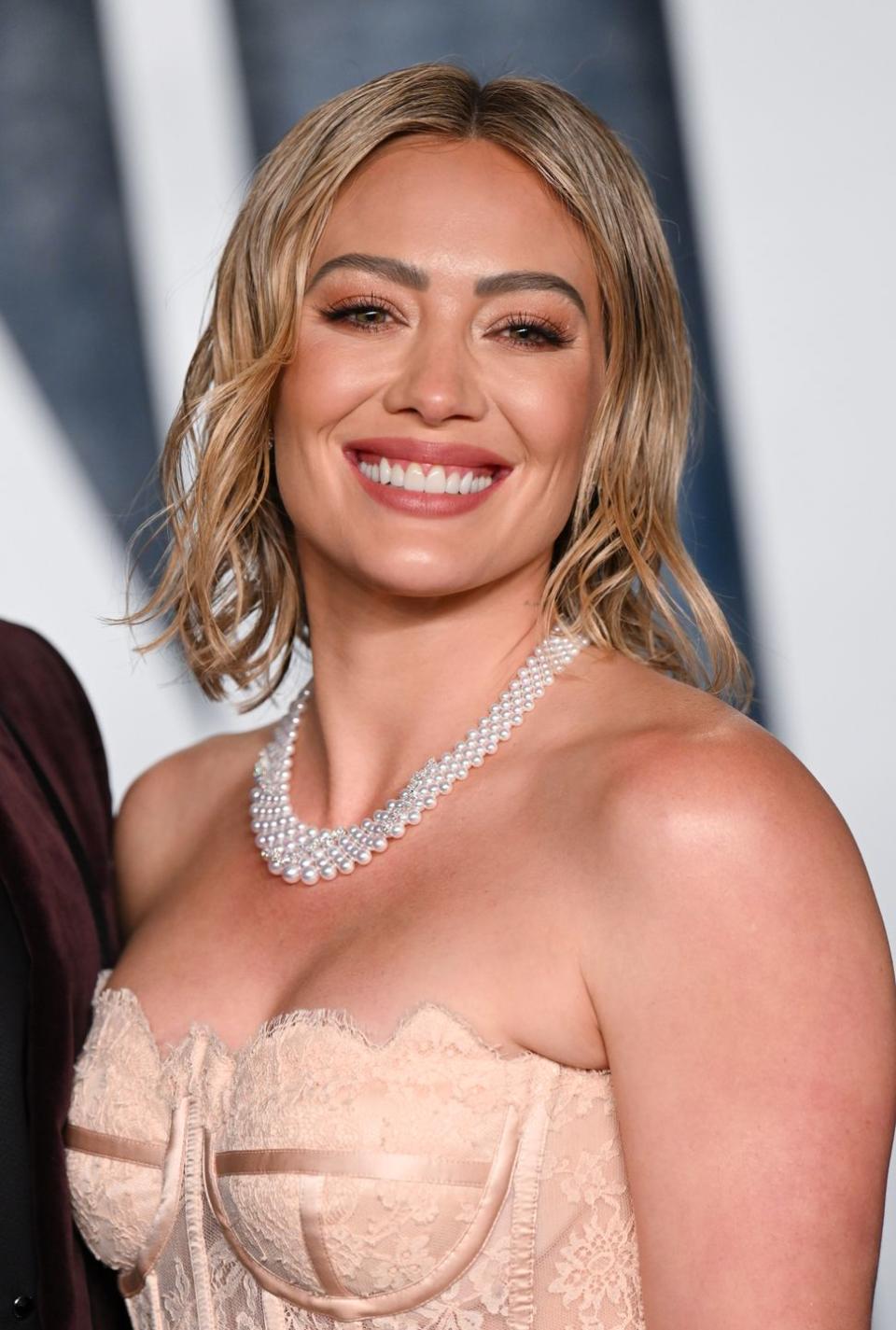 beverly hills, california march 12 hilary duff attends the 2023 vanity fair oscar party hosted by radhika jones at wallis annenberg center for the performing arts on march 12, 2023 in beverly hills, california photo by karwai tangwireimage