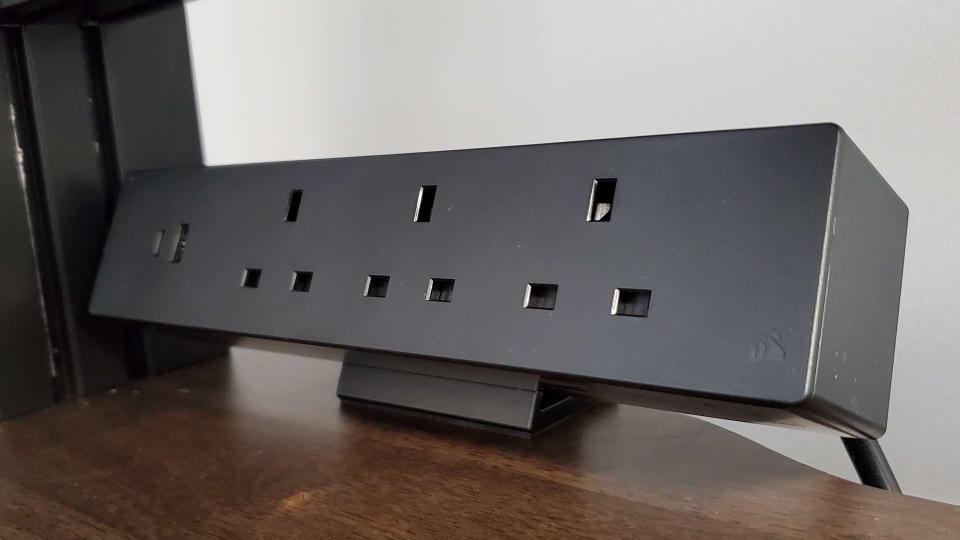 Corsair Platform:6 Creator Edition gaming desk