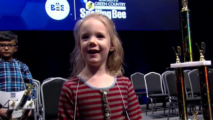 Edith Fuller, de cinco años de edad, se convirtió en la competidora más joven en participar en el Concurso Nacional de Spelling Bee tras ganar la competencia regional en Oklahoma. (KJRH TV)