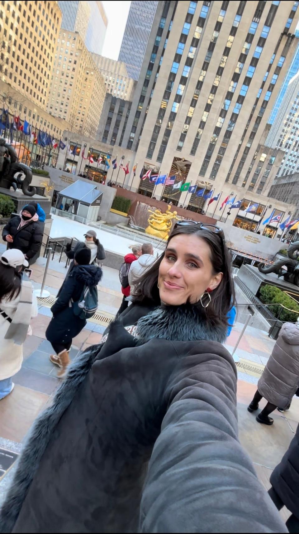 Lara on Rockefeller Plaza (Lara Olszowska)