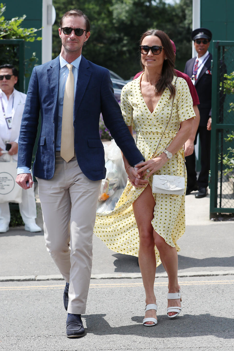 Grade noch erwischt: Pippa Middleton konnte eine schlimmere Kleiderpanne verhindern (Bild: Neil Mockford/GC Images)