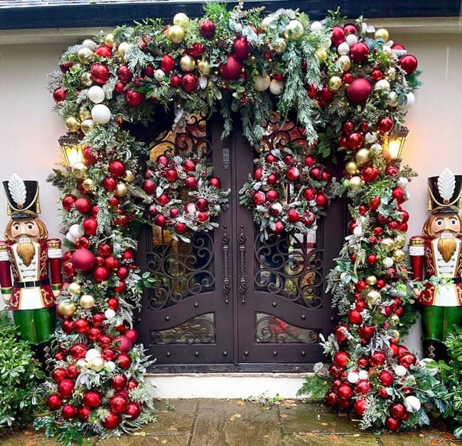 amanda holden door with nutcrackers