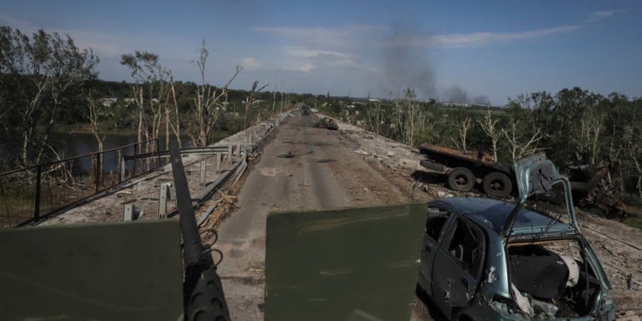 A road to Severodonetsk, Luhansk Oblast