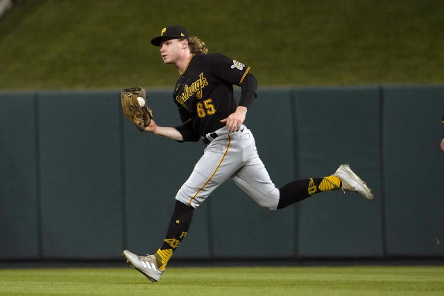 Photo: Pittsburgh Pirates Outfielders Celebrates 5-3 Win Against Cardinals  - PIT2022100518 