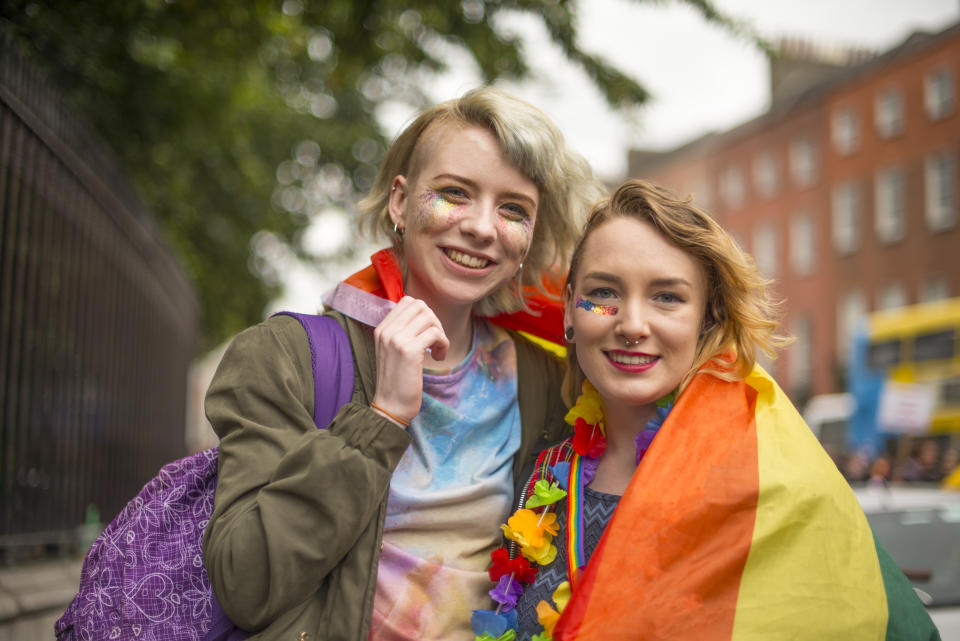 Zum ersten Mal können sich in Großbritannien auch wegen homosexueller Handlungen verurteilte Frauen begnadigen lassen. (Symbolbild: Getty Images)