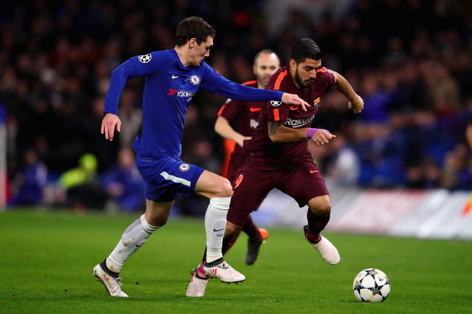 <p>Discret en première période, Luis Suarez a le premier tir cadré catalan. Le tir est repoussé par le portier belge sur sa ligne. (Photo : Getty) </p>