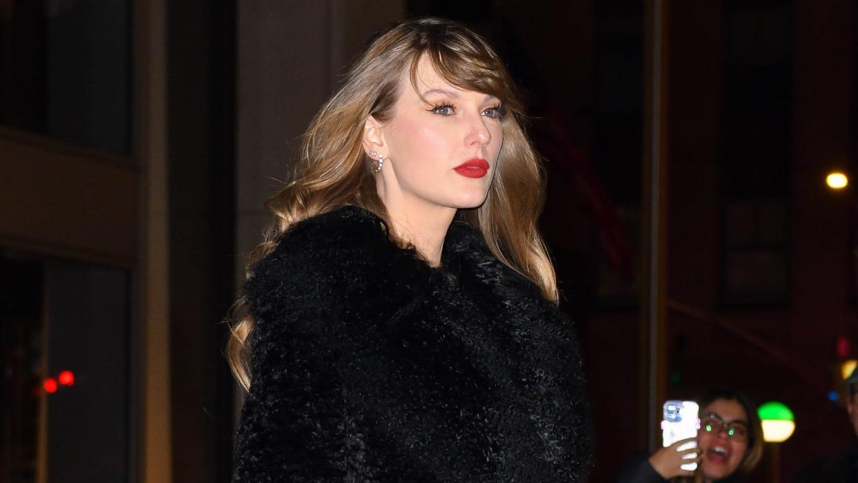 NEW YORK, NEW YORK - DECEMBER 06: Taylor Swift leaves the 