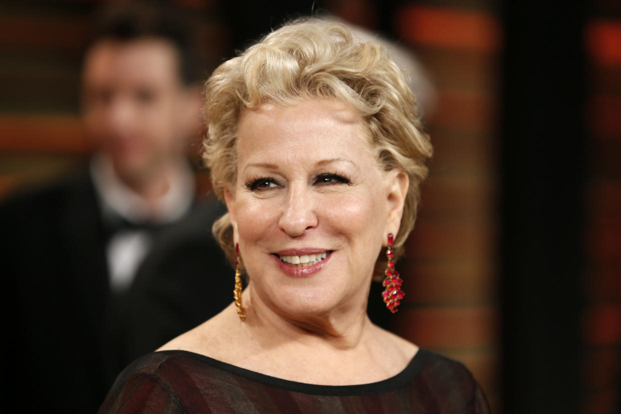 Singer Bette Midler arrives at the 2014 Vanity Fair Oscars Party in West Hollywood, California March 3, 2014. REUTERS/Danny Moloshok (UNITED STATES TAGS: ENTERTAINMENT) (OSCARS-PARTIES)