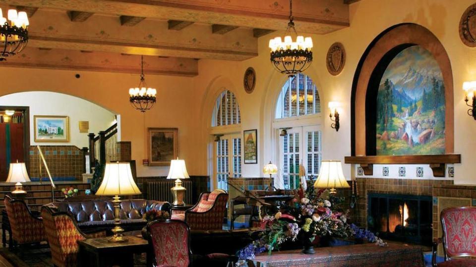 The lobby at Hassayampa Inn