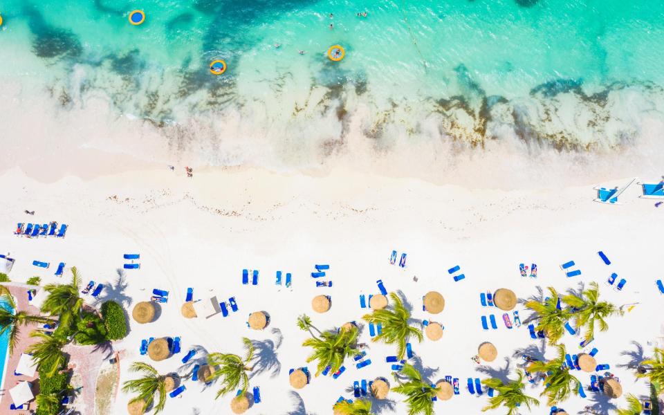 The white sand beaches of Antigua are green - Roberto Moiola /Sysaworld