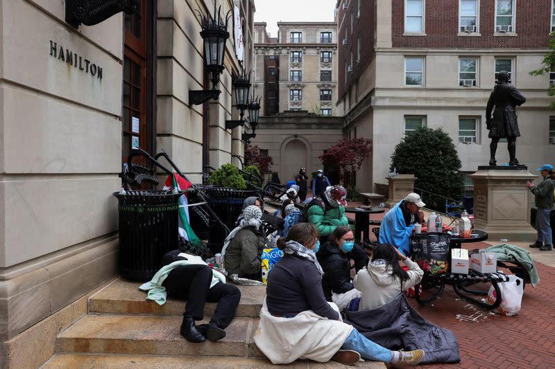 Protests continue on Columbia University campus in support of Palestinians