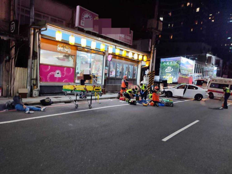 淡水10日晚間發生嚴重車禍，釀1死2傷的悲劇。（翻攝畫面）