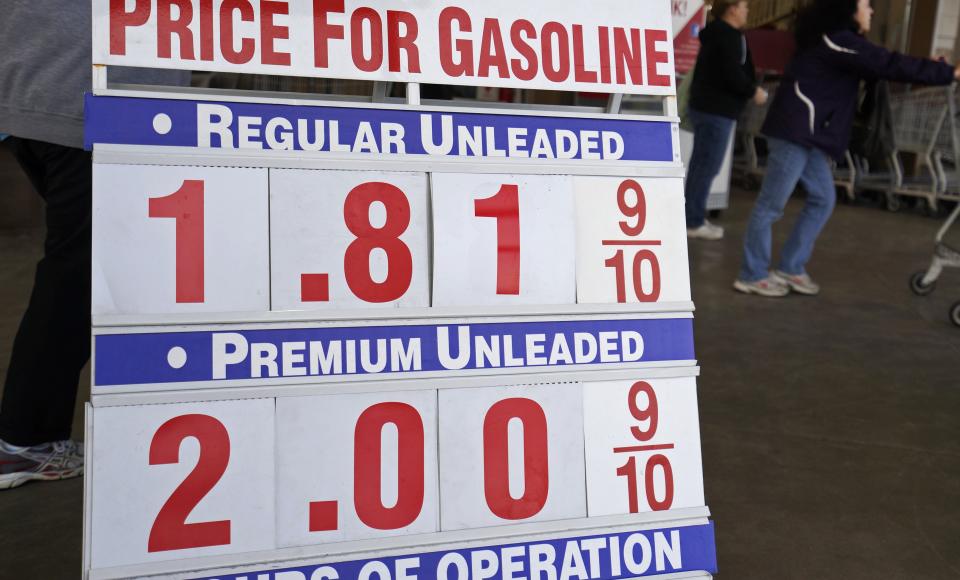 The price sign outside Costco in Westminster, Colorado, shows gas selling for $1.81.9 for the first time in years, December 23, 2014. Oil prices rose on Tuesday after data showed the U.S. economy grew at its fastest rate in 11 years, supporting the expectations of greater demand for crude. REUTERS/Rick Wilking (UNITED STATES - Tags: BUSINESS ENERGY COMMODITIES)