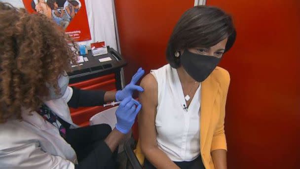 PHOTO: CDC Director Dr. Rochelle Walensky gets her COVID-19 vaccine booster. (ABC News)