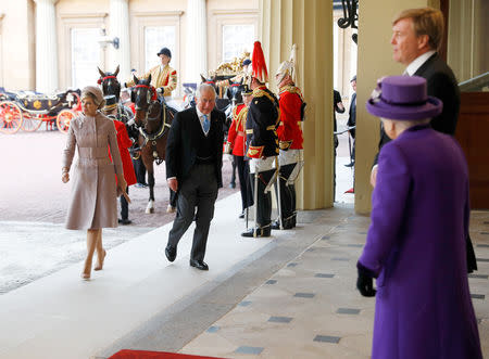 Britain's Queen Elizabeth and Prince Charles, and King Willem-Alexander and Queen Maxima of the Netherlands arrive at Buckingham Palace, in London, Britain October 23, 2018. REUTERS/Peter Nicholls