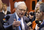 Berkshire Hathaway CEO Warren Buffett talks to reporters prior to the Berkshire annual meeting in Omaha, Nebraska, May 2, 2015. REUTERS/Rick Wilking