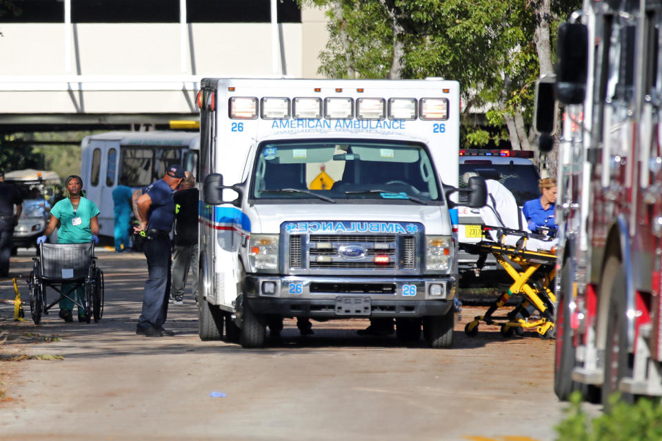 Patients are evacuated at the Rehabilitation Center at Hollywood Hills on Wednesday. (Photo: Sun Sentinel via Getty Images)