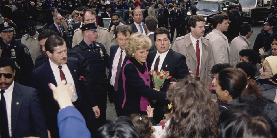 <p>Here’s a casual look at just how big the crowds of people waiting to see Diana were. Her stans were a devoted bunch!</p>