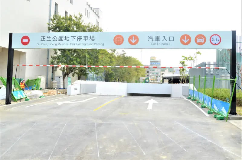 ▲台南正生公園地下停車場明天優先開放地下一樓停車空間，市長黃偉哲也要求交通局加快後續的完工腳步，讓正生公園儘快全面開放啟用。(圖／台南市政府)