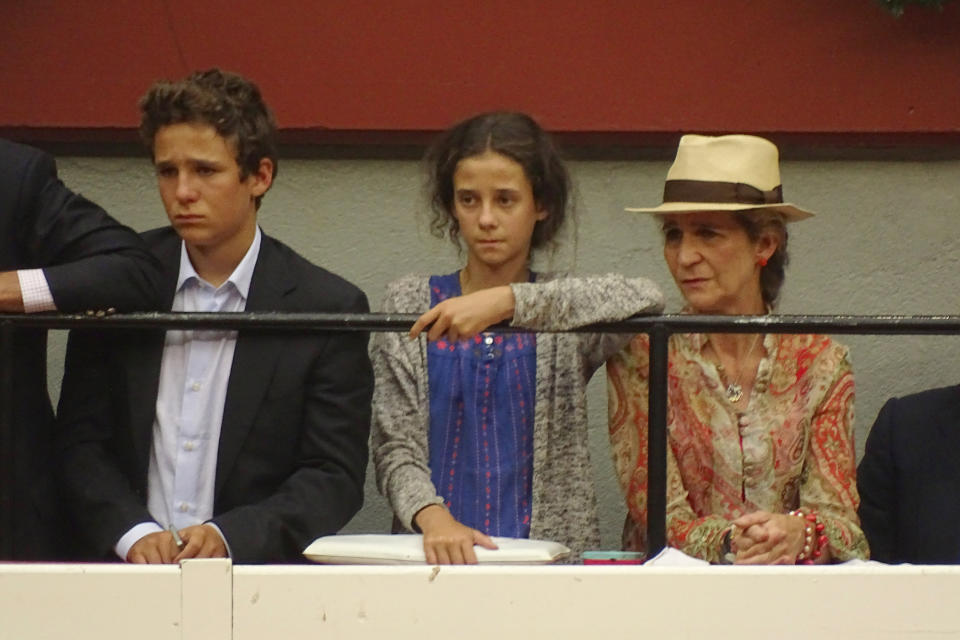 Victoria Federica, junto a la infanta Elena y su hermano, Froilán, en una imagen de archivo (GTres).