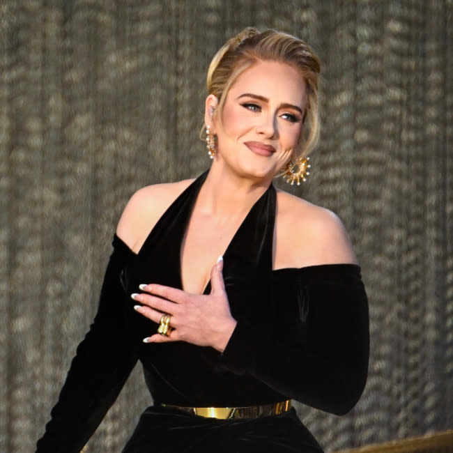 Adele en su concierto del pasado fin de semana en Londres credit:Bang Showbiz