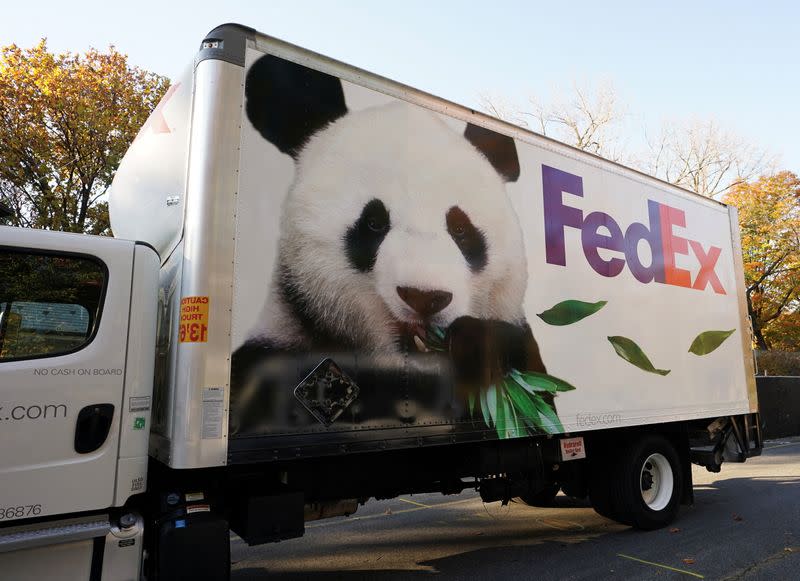 Pandas leave the zoo in Washington to return to China