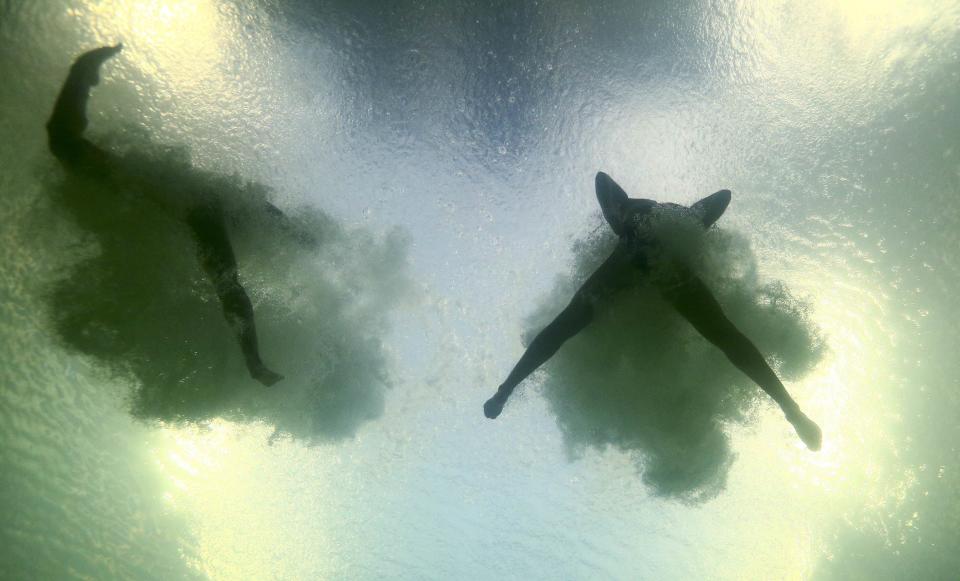 2016 Rio Olympics - Diving - Final - Women's Synchronised 10m Platform - Maria Lenk Aquatics Centre - Rio de Janeiro, Brazil - 09/08/2016. Amy Cozad (USA) of USA and Jessica Parratto (USA) of USA compete. REUTERS/Michael Dalder FOR EDITORIAL USE ONLY. NOT FOR SALE FOR MARKETING OR ADVERTISING CAMPAIGNS.