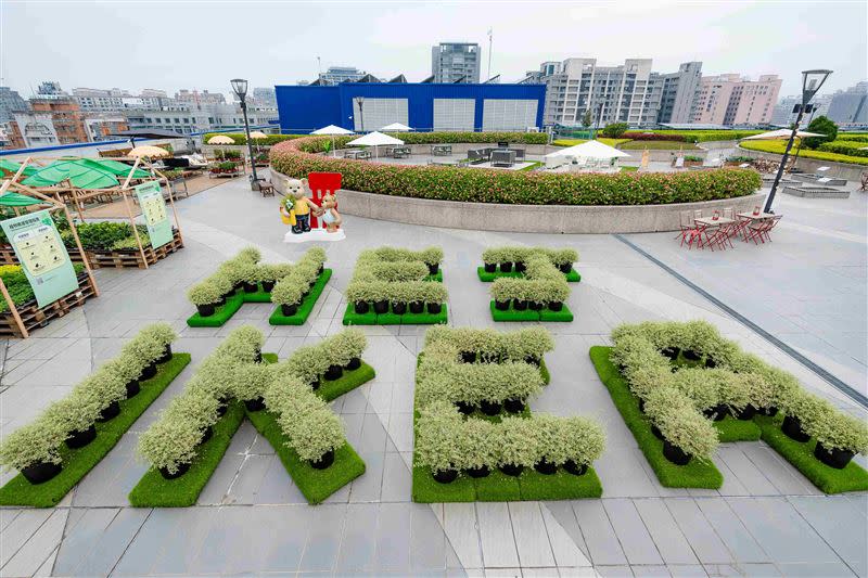 一踏入IKEA空中花園，就能看到大片的Hej IKEA植栽排字！（圖／IKEA 提供）