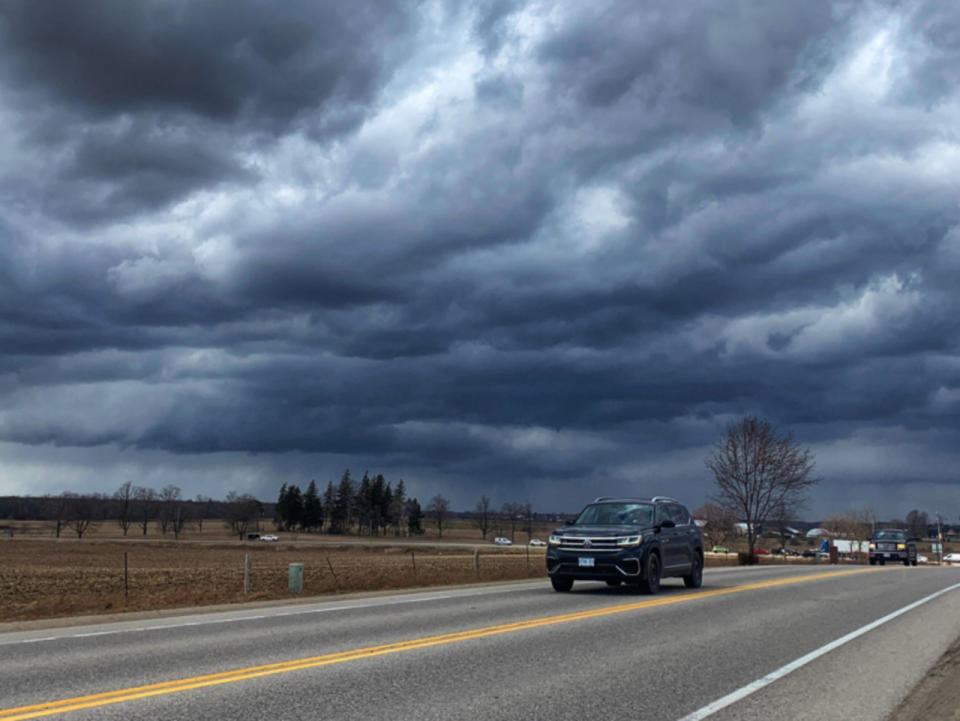 Risk of strong winds, hail as severe thunderstorms threaten southern Ontario
