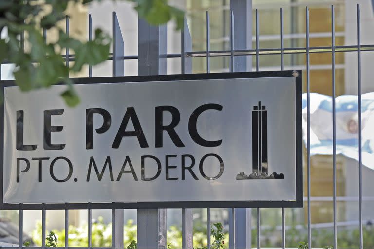 A las instalaciones de la torre Le Parc de Puerto Madero hoy llegó personal de las divisiones de Homicidio y Delitos Tecnológicos