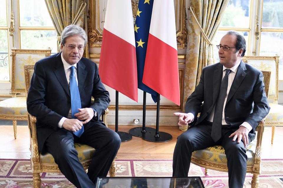 French President Francois Hollande, right, gestures towards Italian Premier Paolo Gentiloni during their talks at the Elysee Palace in Paris, Tuesday, Jan.10, 2017. (Stephane de Sakutin, Pool via AP)