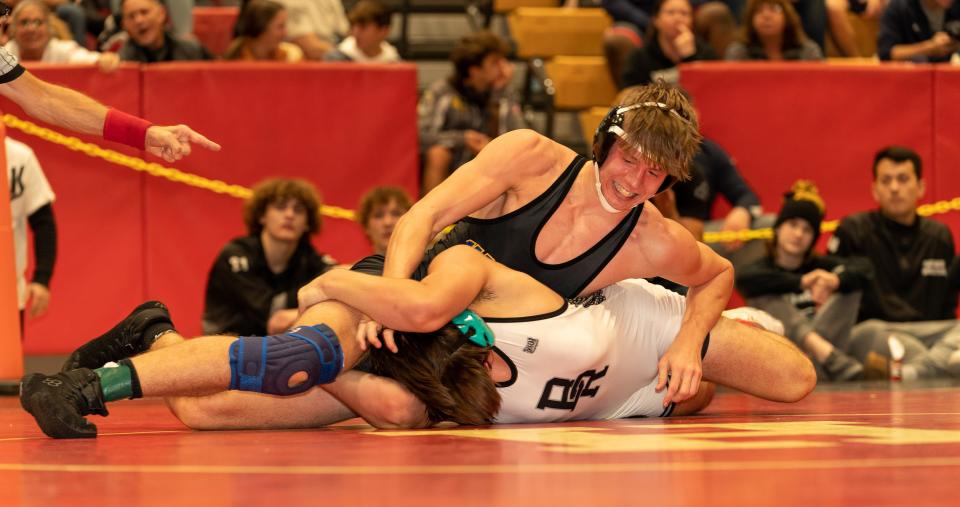 Manville’s Trip Freitag (green) beats Bridgewater-Raritan’s Steven Shimko (red) in the 175 weight class at the 2023 Somerset County Boys Wrestling Tournament on Jan. 7 at the gymnasium at Hillsborough High School in Hillsborough.