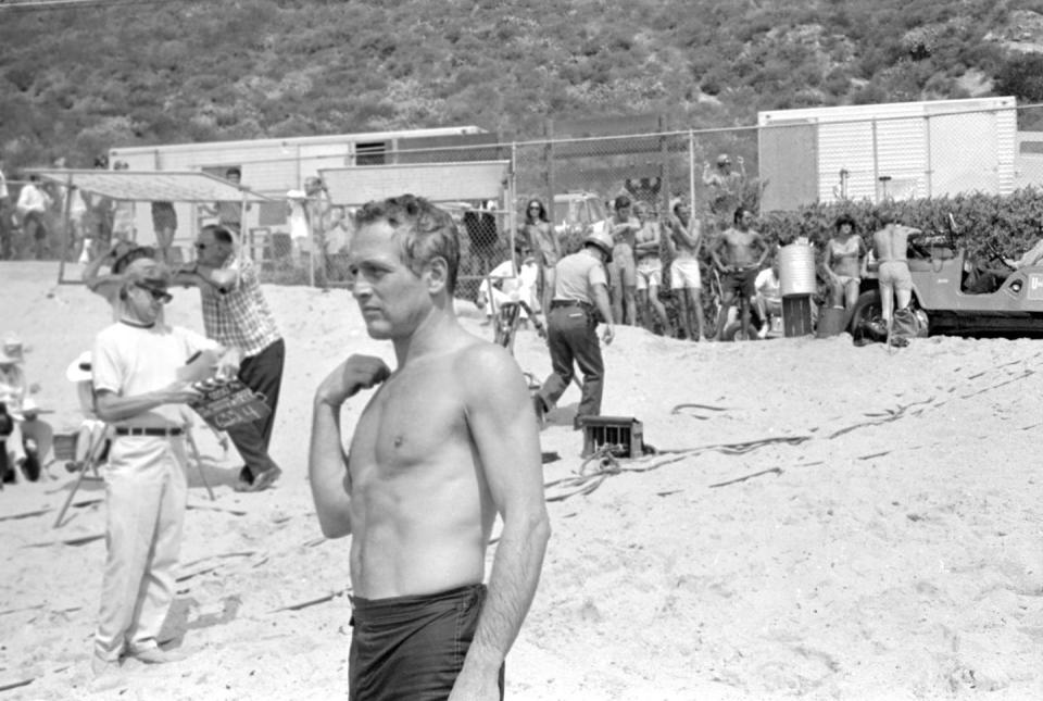 69 Vintage Photos of Celebrities at the Beach